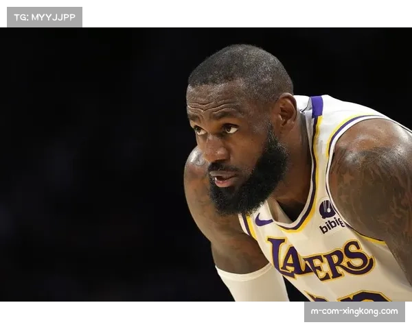 老将詹姆斯适应角色转变 减少球权仍保持高效贡献